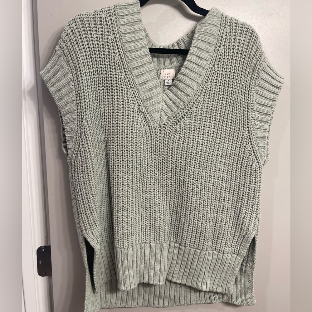 Sweater vest
